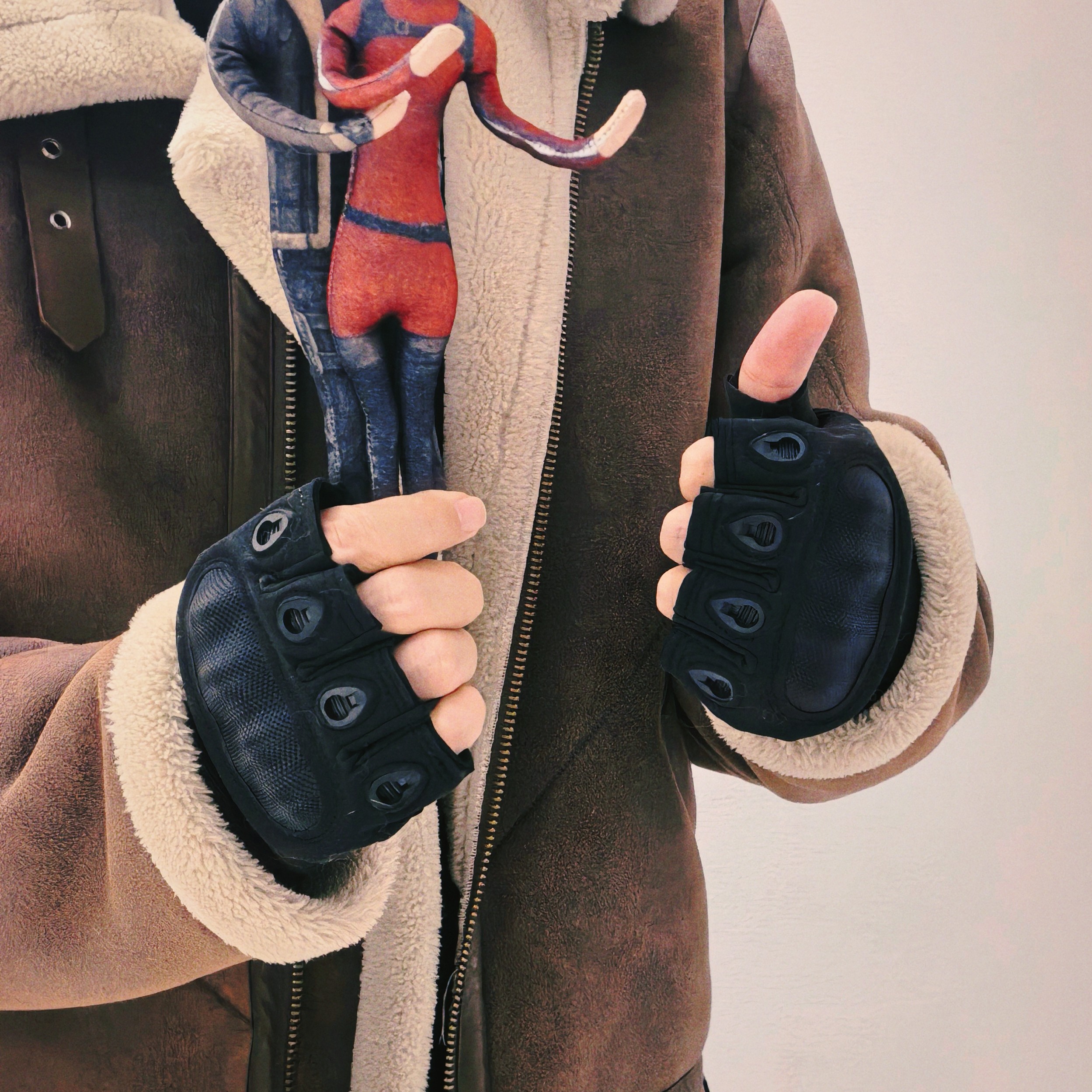 Resident Evil Leon Inspired Ta - مراجعة Cut Resistant Glove وسعره
